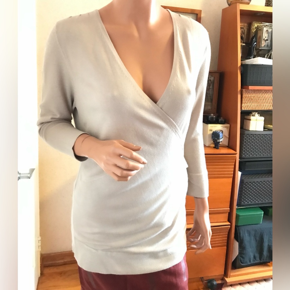 Vertigo Paris v-neck champagne top with crystal buttons on the side. Size L. NWT